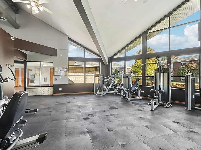32-web-or-mls-Kennedy Dr-0611-911