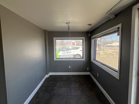 5th image of 4690 W Jefferson Ave