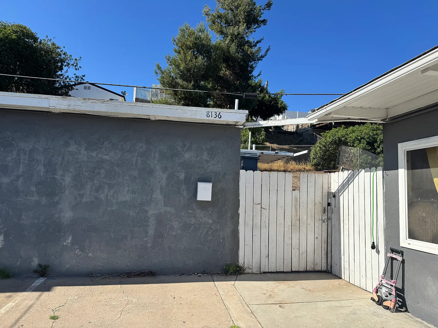 2 bed, 600 sqft, $2,400 — Photo 1