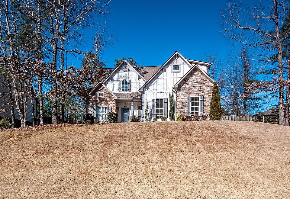 1st image of 135 Piney Woods Dr