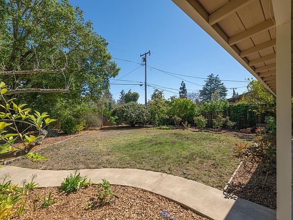 3rd image of 866 Echo Dr