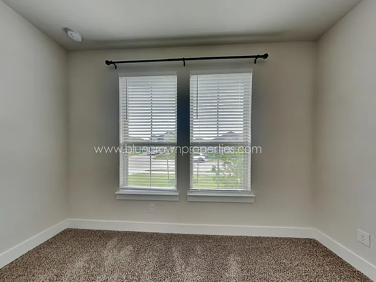 606 Taylor Dr — Photo 11