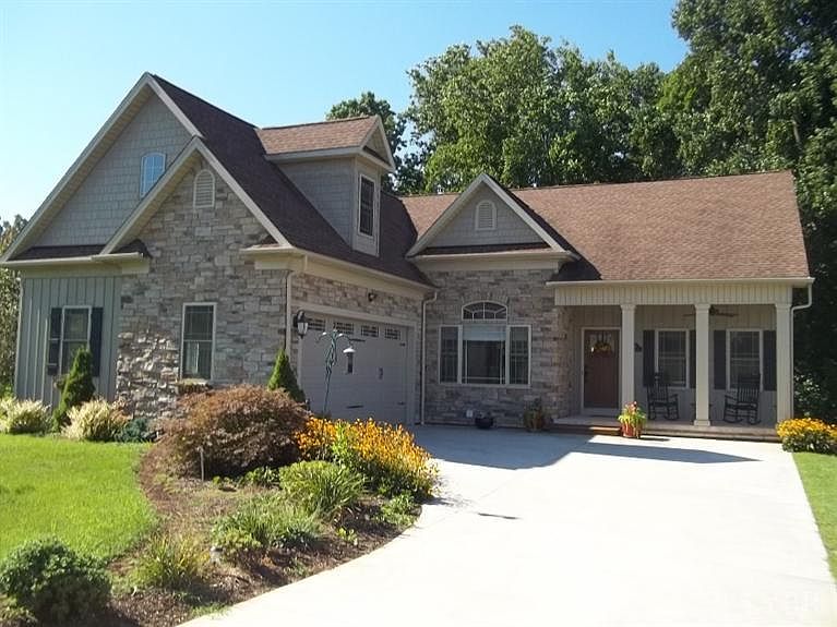 1st image of 215 Fox Briar Ln