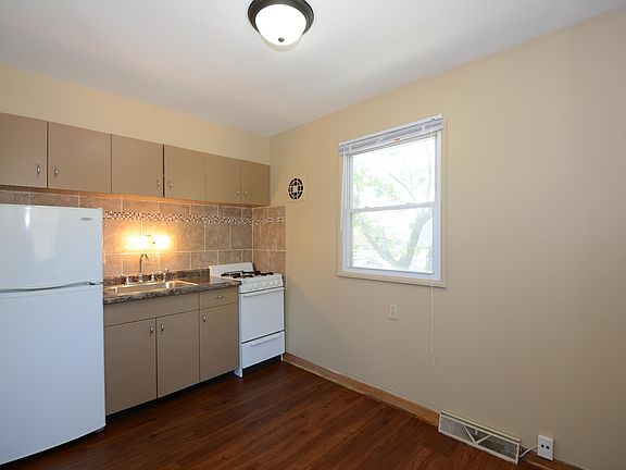 3rd image of 7602 W Melvina St #4