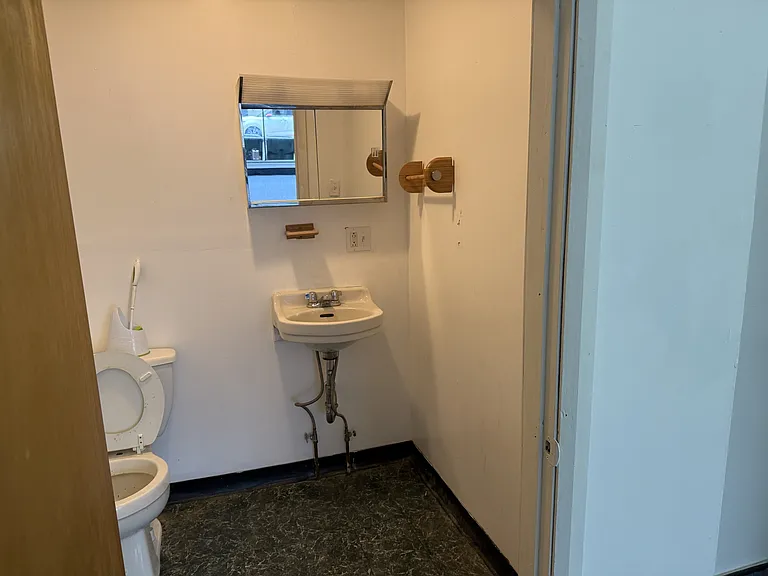 212-218 E 2nd St #4 — Photo 7