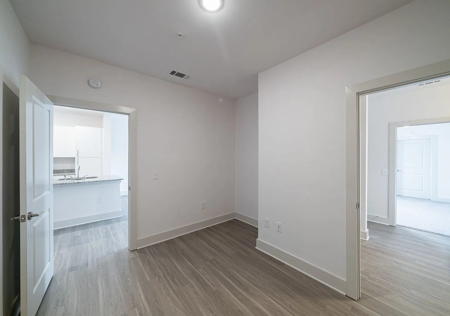 The Cosmo Apartments — Photo 3