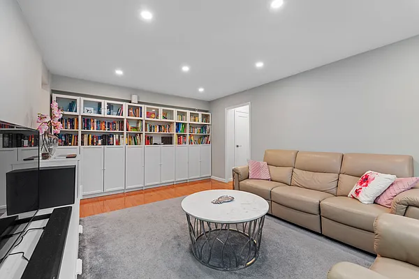 Sold by Remax Edge | media 2