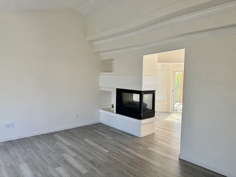 5067 Royal Ave — Photo 2