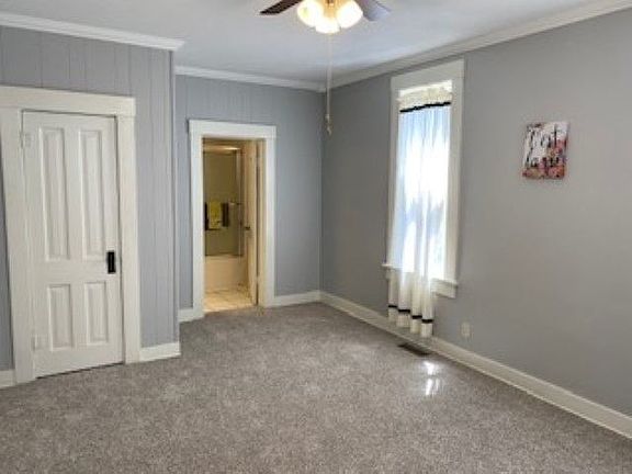5th image of 215 E 10th St