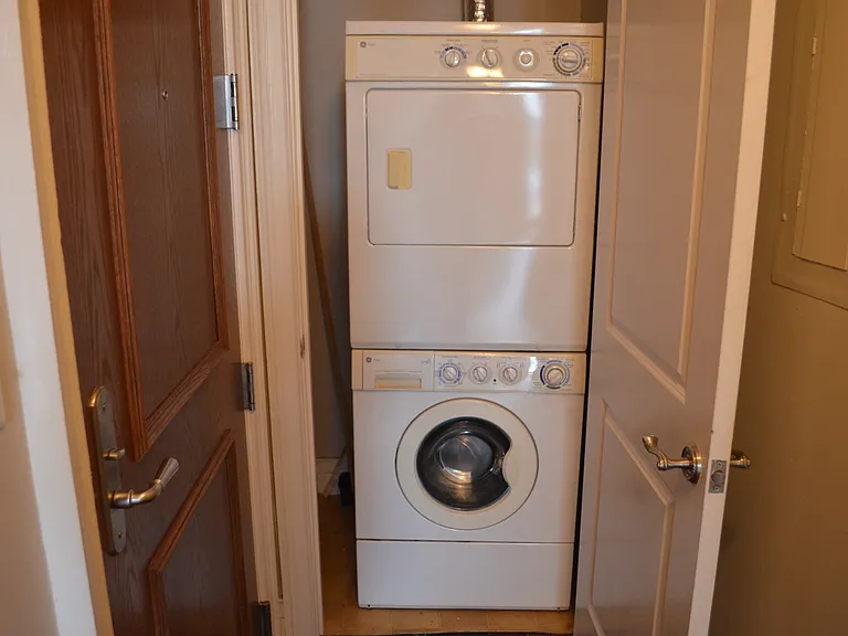 121 E McBee Ave — Photo 16