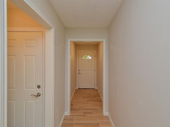 5th image of 7319 Woodoak Dr
