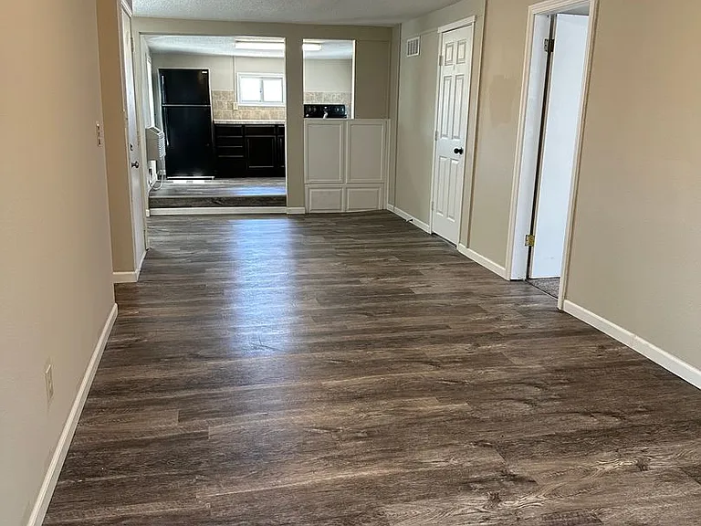 417 N Walnut St — Photo 24