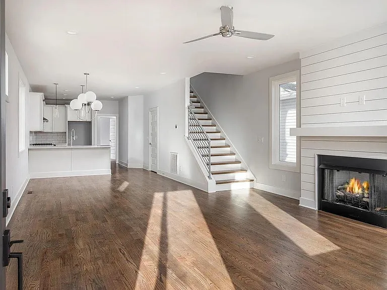 Front door / Living room