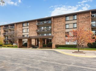 101 Lake Hinsdale Dr APT 106, Willowbrook, IL 60527