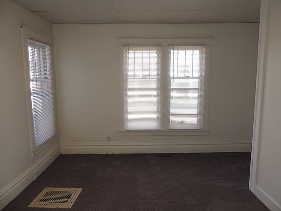 5th image of 429 Davis St APT 1