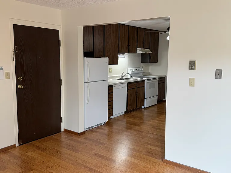 701 W Maple Ave #6 — Photo 6