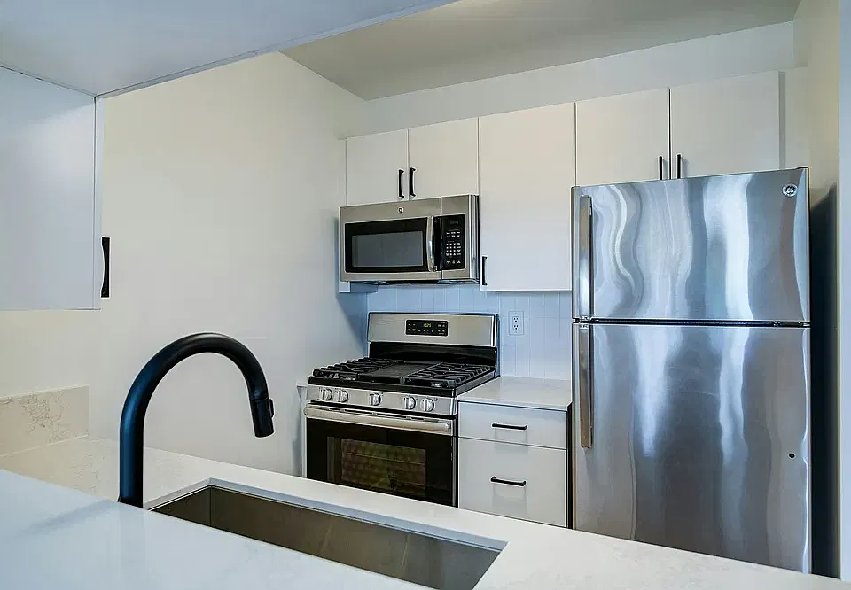 800 6th Ave #20C