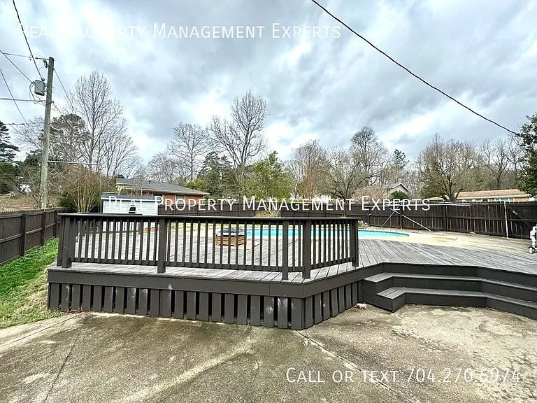900 Tally Ho Ct — Photo 21