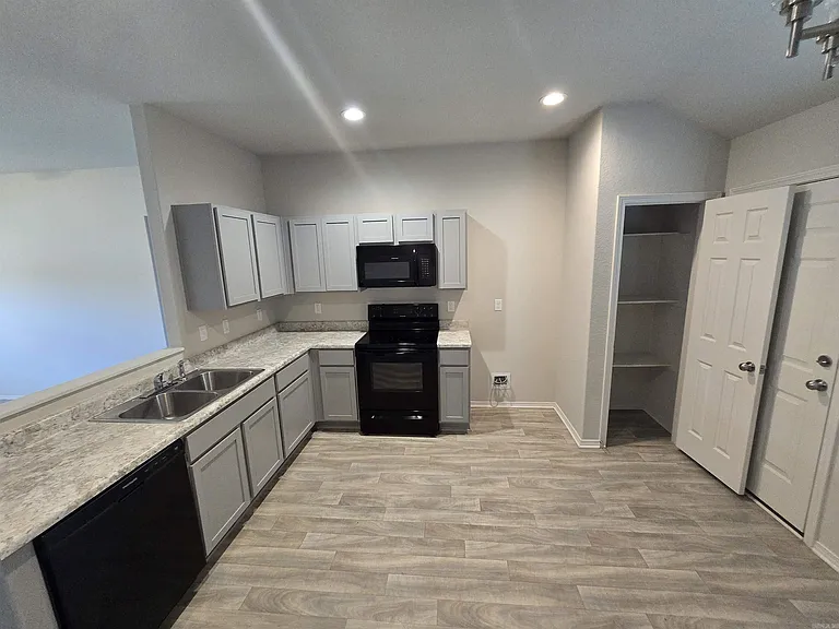 31 Winter Valley Cv — Photo 6