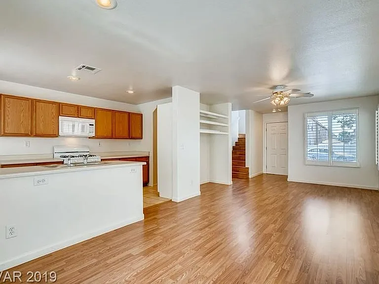 2446 El Valle St — Photo 4