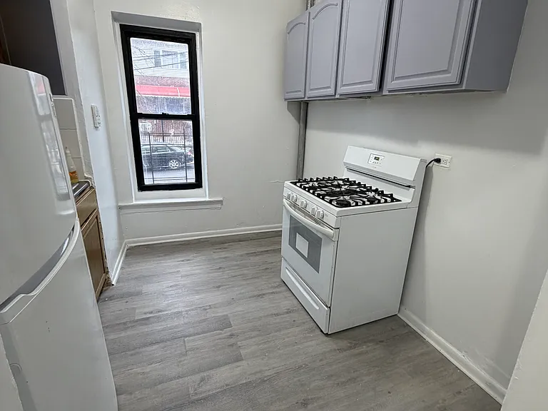 1841 Mohegan Ave #2 — Photo 9