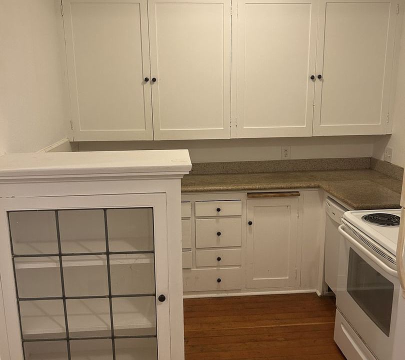1st image of 4737 Brooklyn Ave NE APT 302