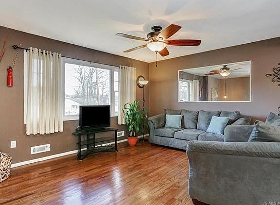 4th image of 91 Oak Hill Dr