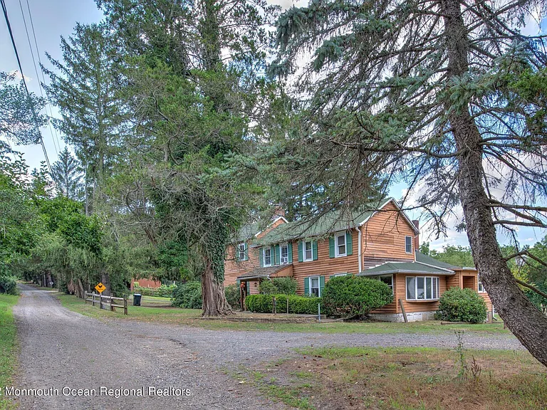 284 Millstone Rd — Photo 2
