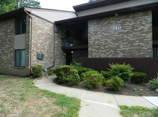 140 Amberly Dr UNIT B, Manalapan, NJ