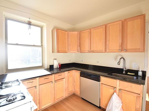 5th image of 2449 W Ardmore Ave