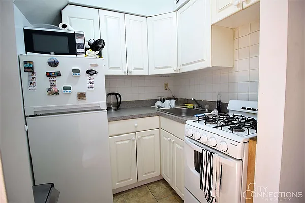 Rented by City Connections Realty | media 14