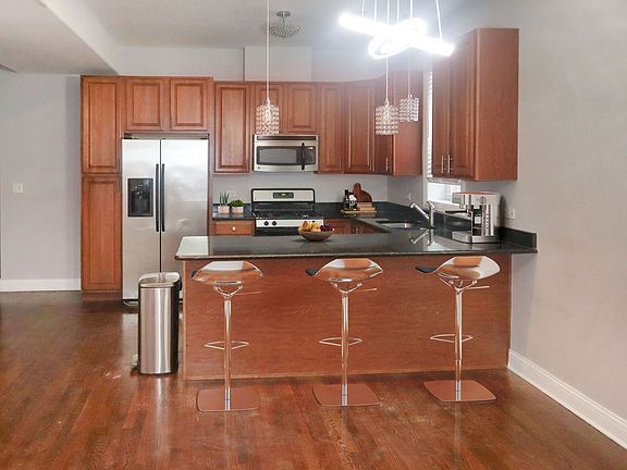 3rd image of 4904 S Vincennes Ave #3