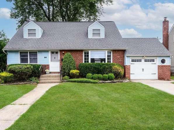 54 Ontario Avenue, Plainview, NY 11803