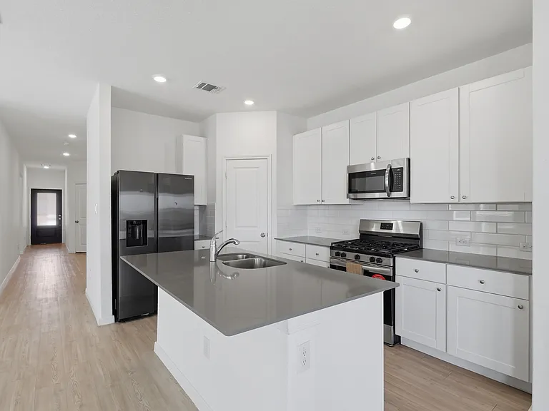 12914 Rosemary Cv — Photo 2
