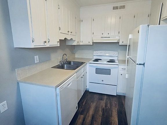 2nd image of 100 Westmeadows Dr #L