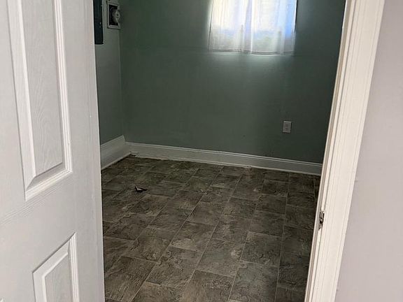 4th image of 130 W Edgevale Rd