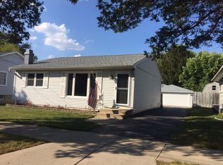 636 Chester Ave, Elgin, IL 60120