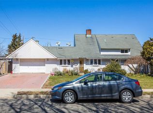 188 Brittle Ln, Hicksville, NY 11801