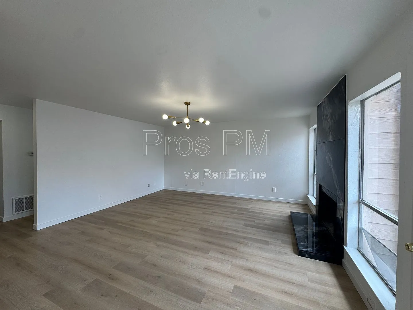 2 bed, 2.5 bath, 1311 sqft, $1,295 — Photo 2