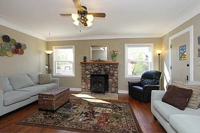 3rd image of 426 Newberg Ave NW
