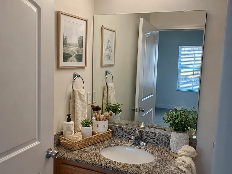 Juliet Place Apartments — Photo 12
