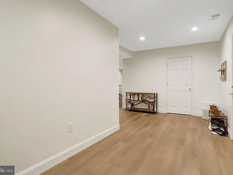 2862 Rosemary Ln — Photo 44