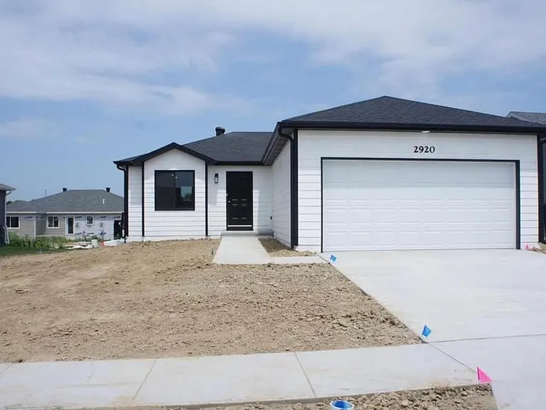 2920 W Kyle Ln — Photo 3