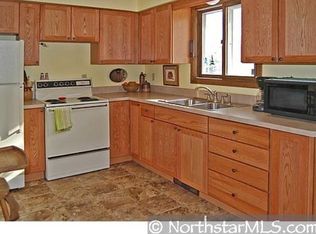 933 6th St SW, New Brighton, MN 55112