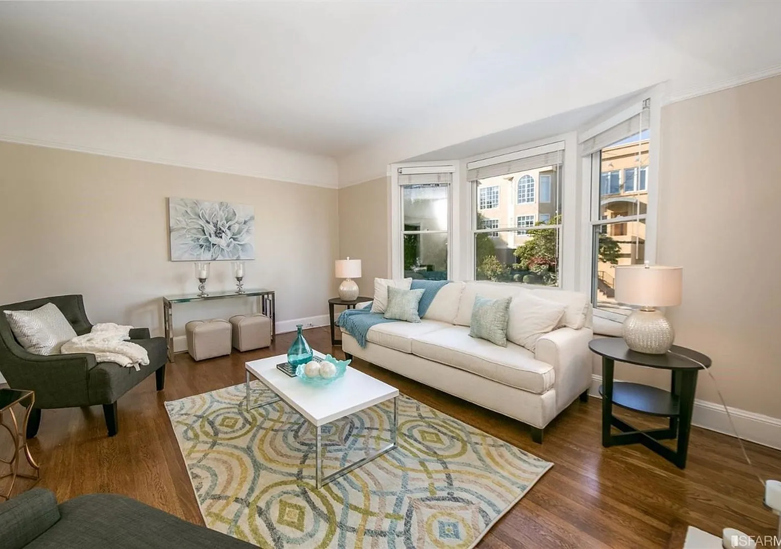 Stuning Condo On Lake Street — Photo 3