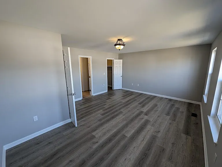 5861 Riverside Dr — Photo 8