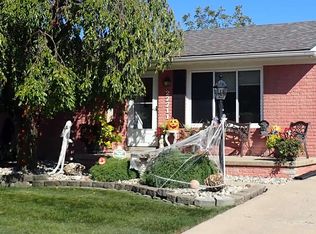 27711 Weddel Ave, Brownstown, MI 48183