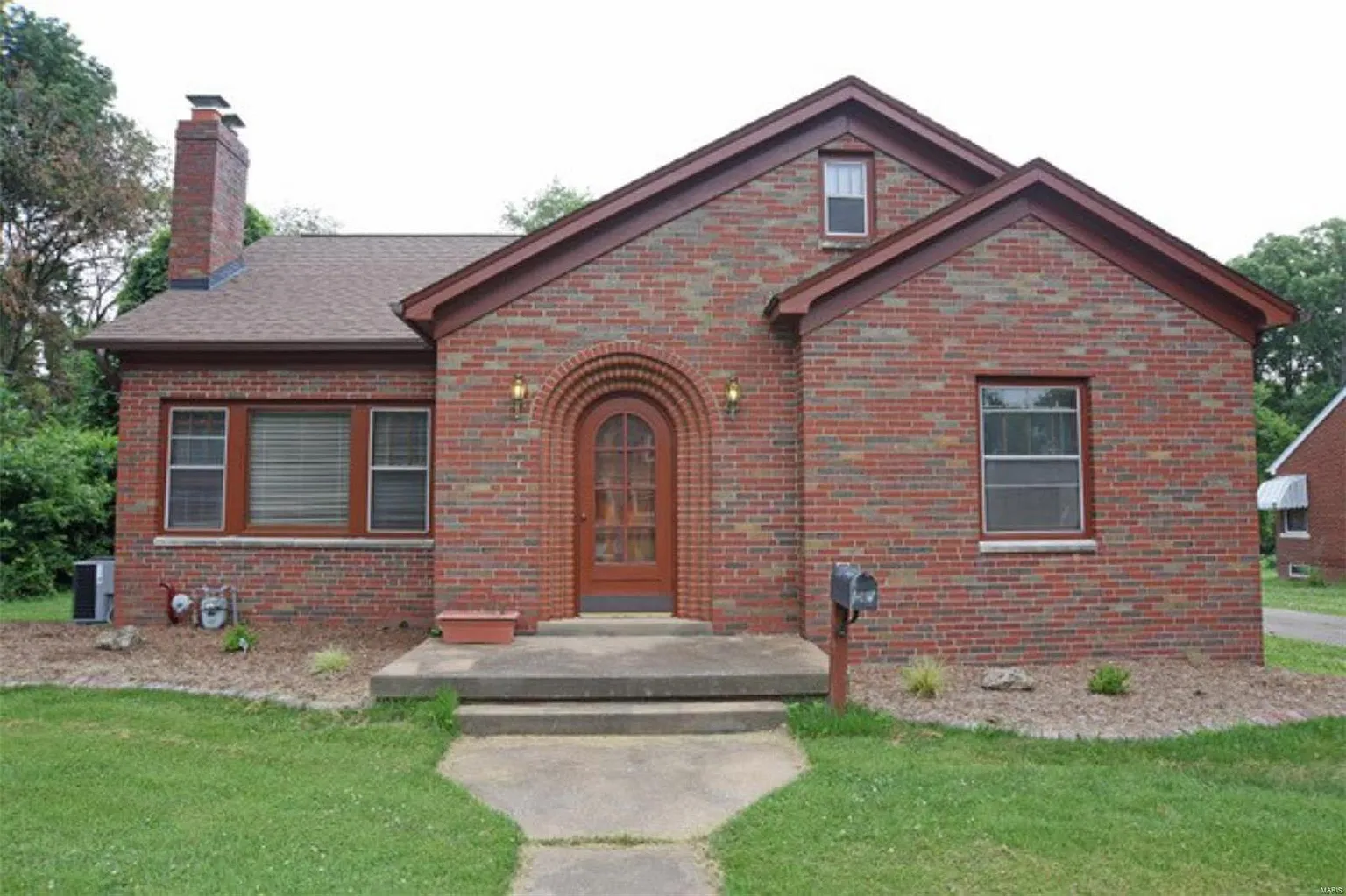 643 Roosevelt Dr photo 1