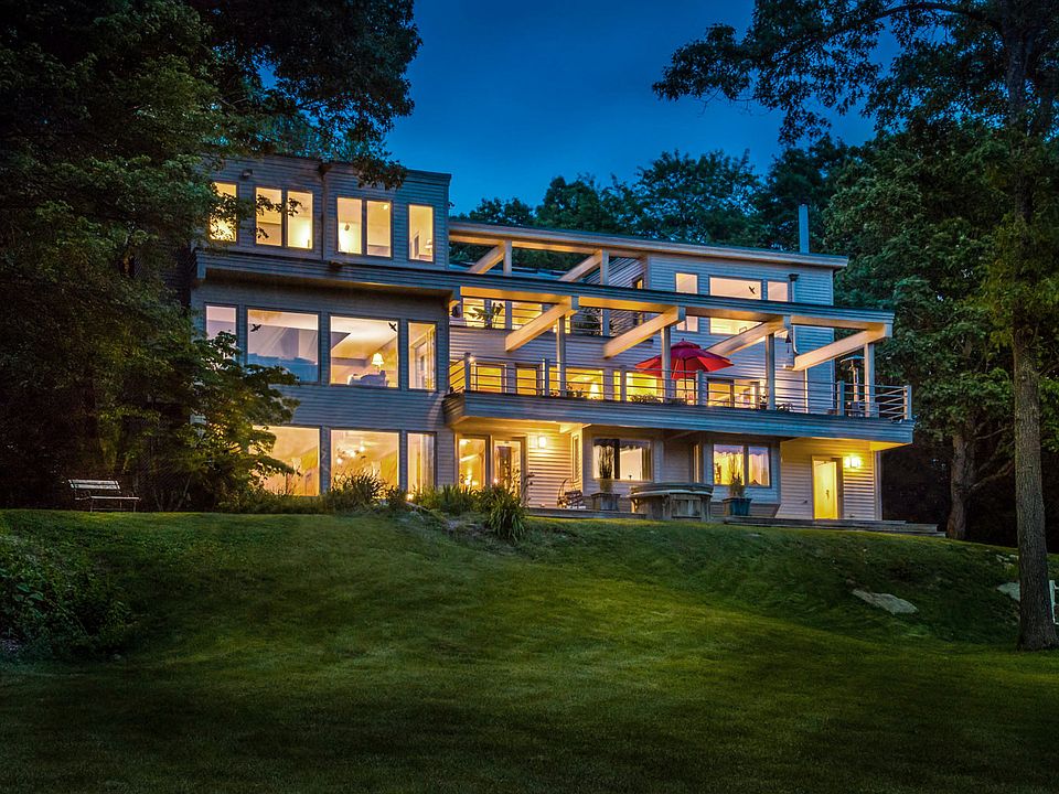 1st image of 8 Deer Hill Farm Rd