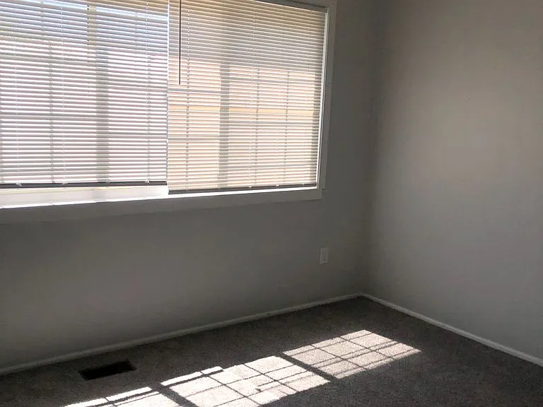 2563 Southdene Ave — Photo 6